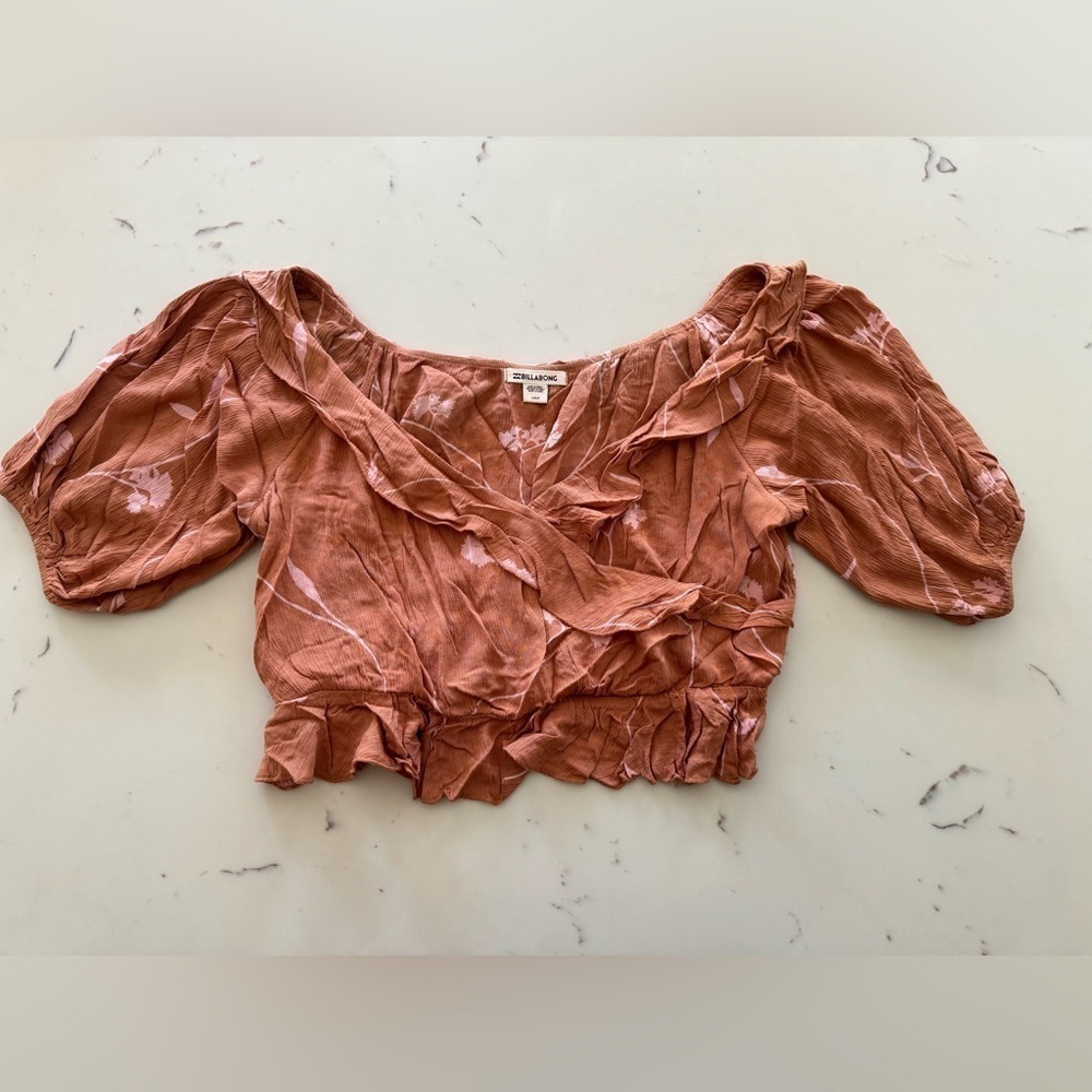 Billabong Flowy top, puff sleeves